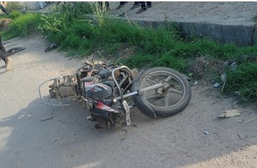 ਮੋਟਰਸਾਈਕਲ ਤੇ ਕਾਰ ਦੀ ਟੱਕਰ ਦੇ ਚਲਦਿਆਂ ਚਾਰ ਨੌਜਵਾਨਾਂ ਦੀ ਹੋਈ ਮੌਤ