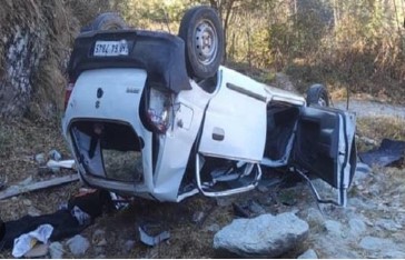 ਕਾਰ ਦੇ ਖੱਡ ਵਿਚ ਡਿੱਗਣ ਕਰਕੇ ਤਿੰਨ ਵਿਅਕਤੀਆਂ ਦੀ ਜਿ਼ੰਦਗੀ ਹੋਈ ਤਾਰ-ਤਾਰ