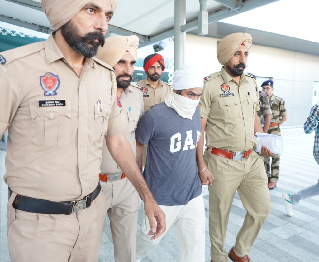 ਅੰਮ੍ਰਿਤਪਾਲ ਸਿੰਘ ਮਹਿਰੋਂ ਨੂੰ ਗ੍ਰਿਫ਼ਤਾਰ ਕਰਕੇੇ ਲਿਆਂਦਾ ਗਿਆ ਪੰਜਾਬ