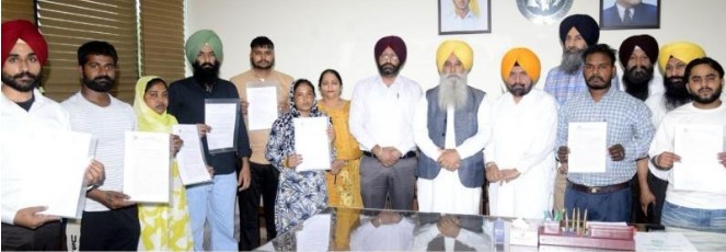 ਕੈਬਨਿਟ ਮੰਤਰੀ ਤੇ ਚੇਅਰਮੈਨ ਨੇ ਉਮੀਦਵਾਰਾਂ ਨੂੰ ਸੌਂਪੇ ਨਿਯੁਕਤੀ ਪੱਤਰ