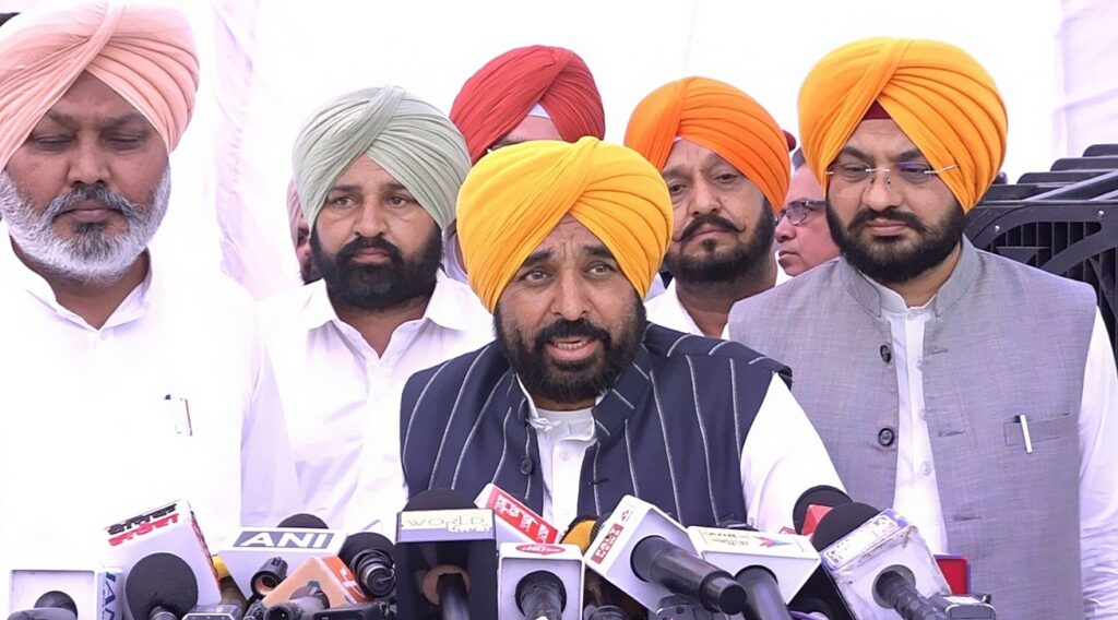 ਦੇਸ਼ ਨੂੰ ਜਾਣ-ਬੁੱਝ ਕੇ ਅਣ-ਐਲਾਨੇ ਲਾਕਡਾਊਨ ਵੱਲ ਧੱਕਿਆ ਜਾ ਰਿਹੈ : ਮਾਨ